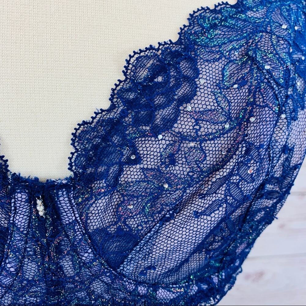 Victoria's Secret iridescent lace unlined demi - Picture 4 of 16